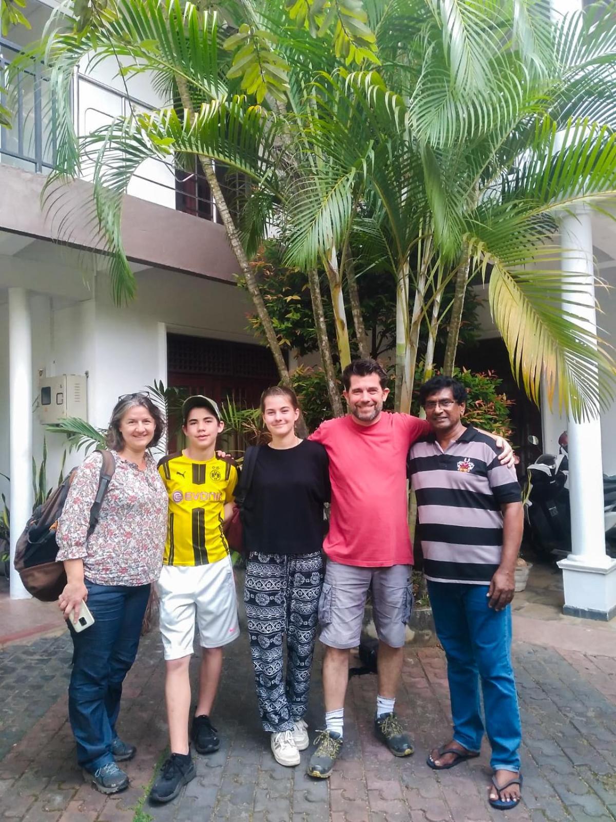 Myr-O Homestay Kombichankulama Buitenkant foto