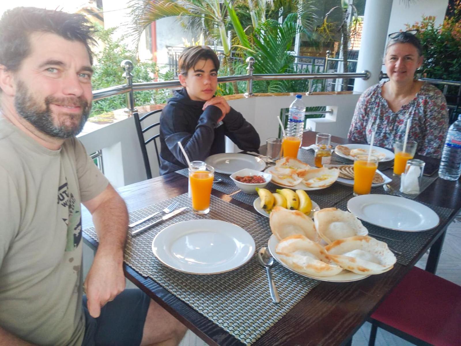 Myr-O Homestay Kombichankulama Buitenkant foto