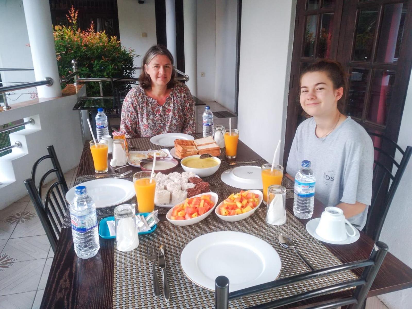 Myr-O Homestay Kombichankulama Buitenkant foto